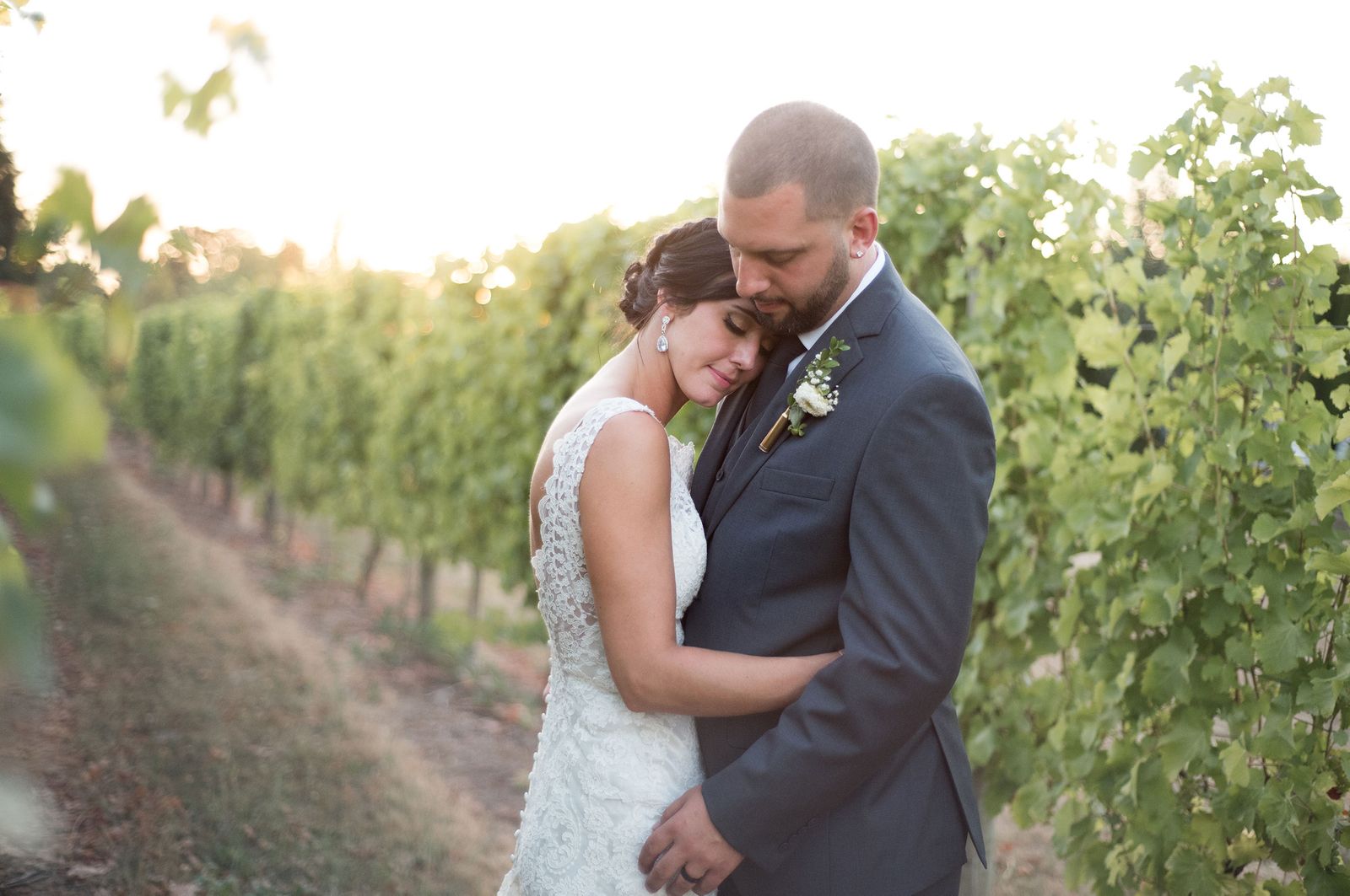Oregon vineyard wedding