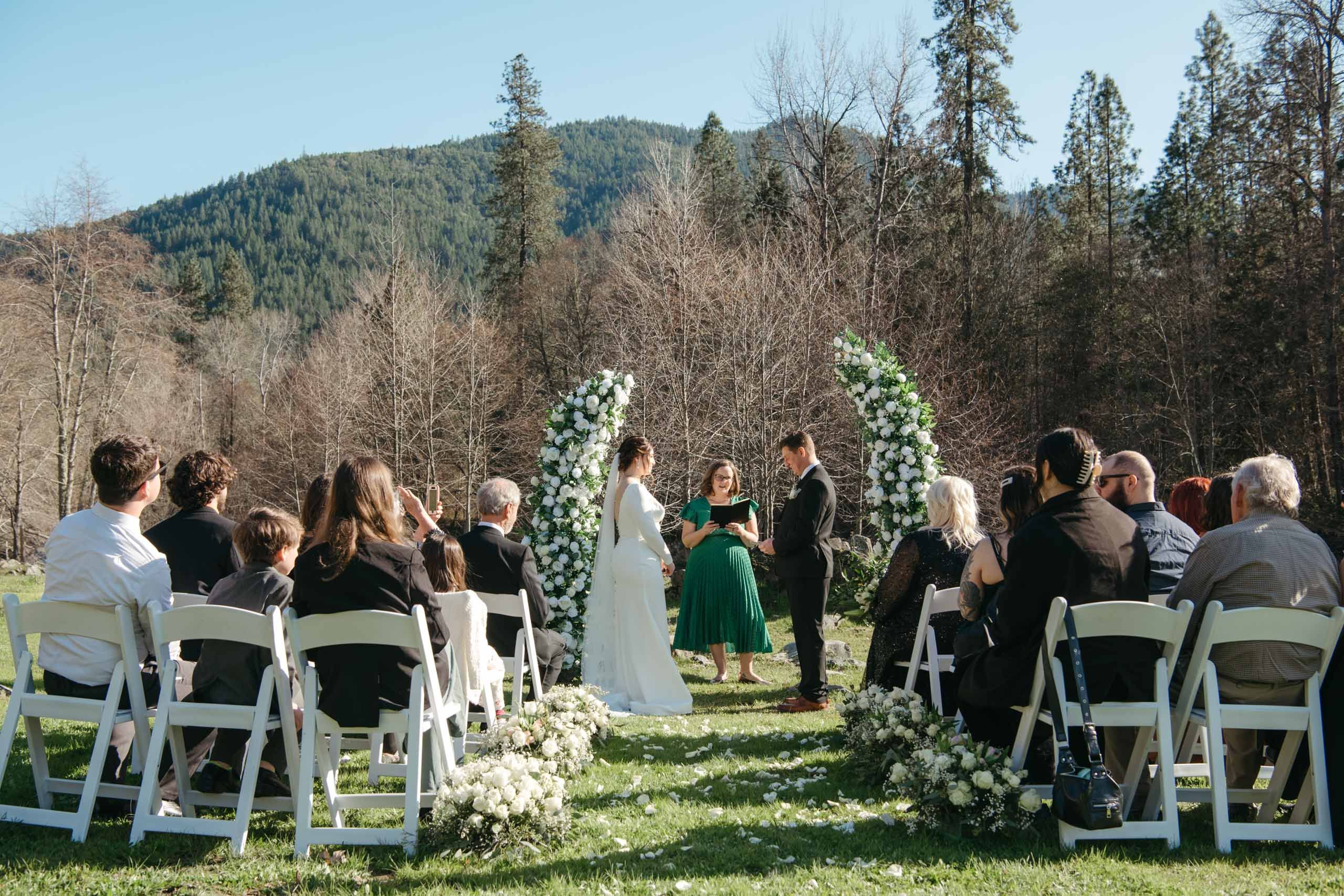 Southern Oregon wedding ceremony