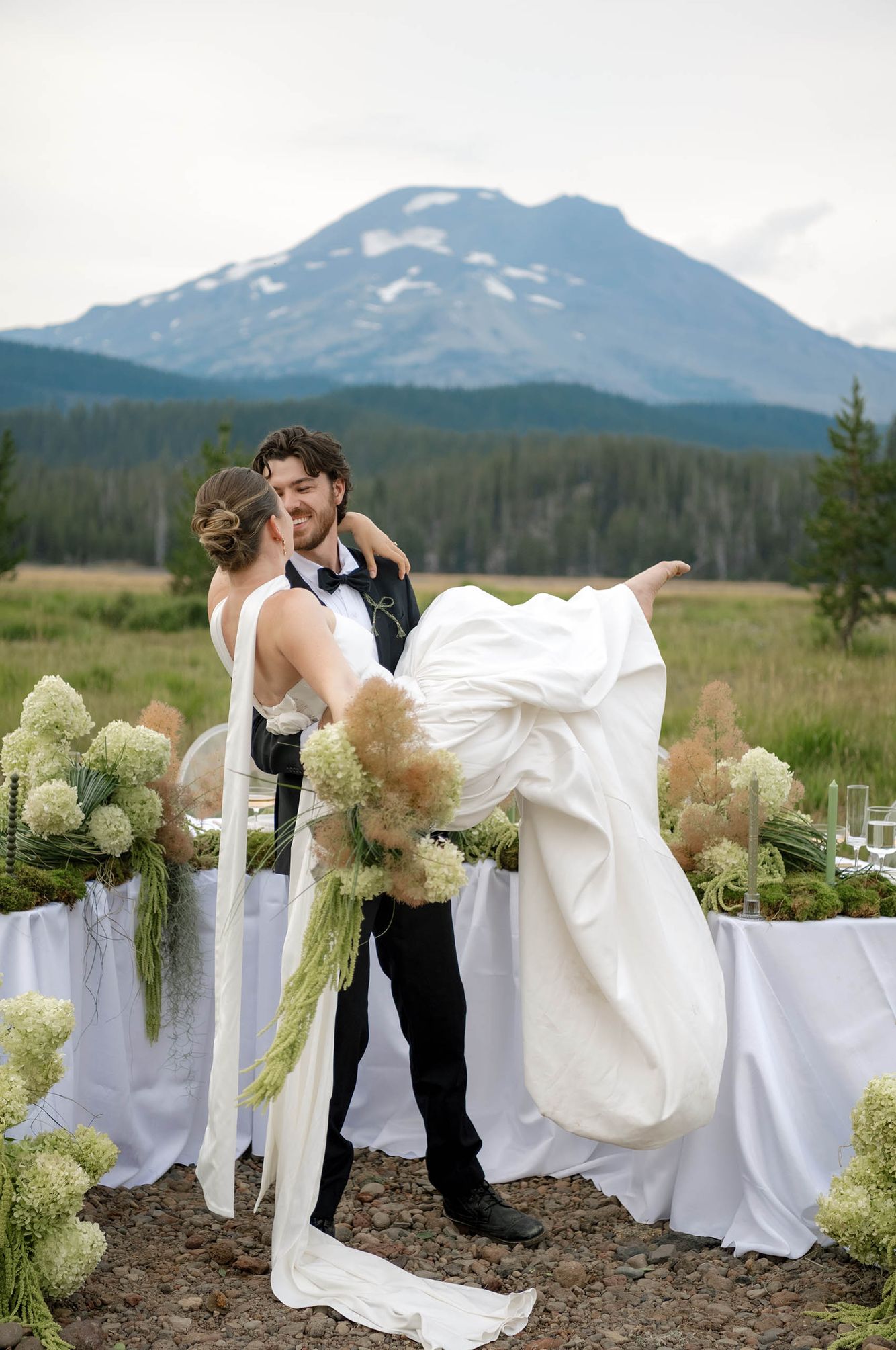 Elopements photos in Central Oregon Bend Oregon elopement