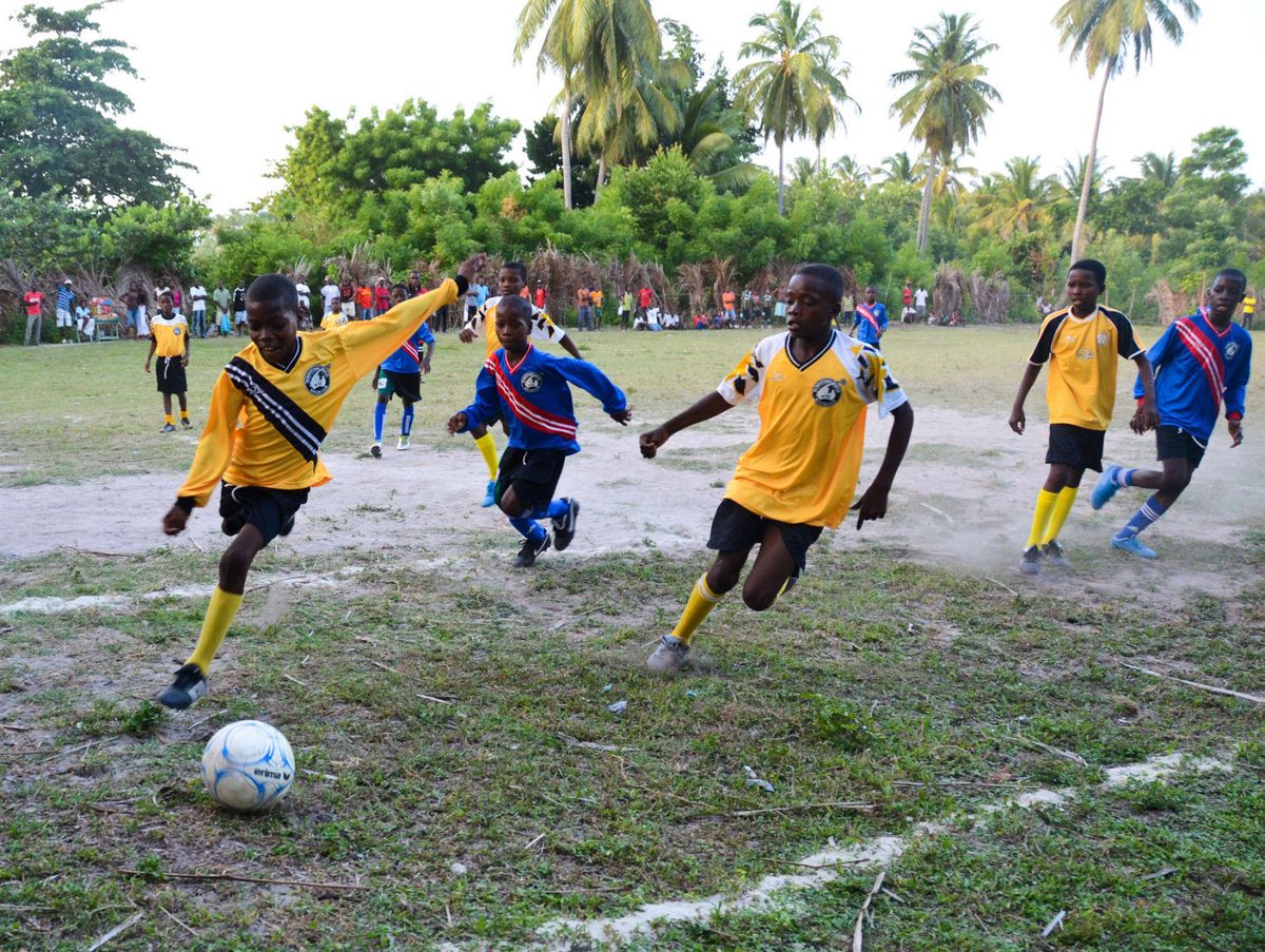 1ile_a_vache_soccer_haiti_22