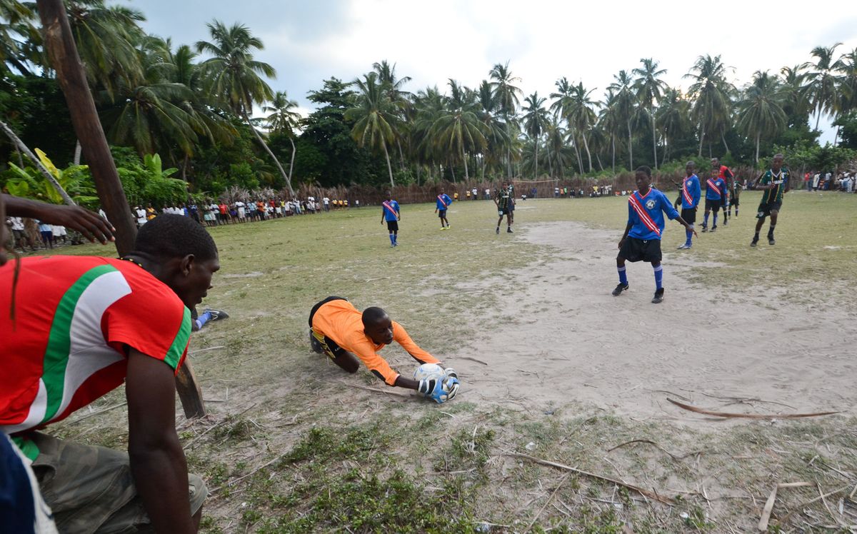 1ile_a_vache_soccer_haiti_25