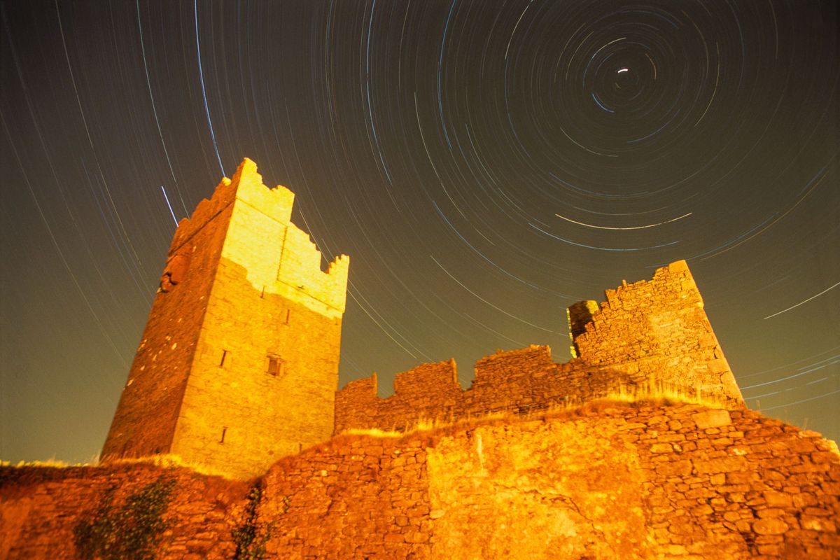 Star trails & Castle