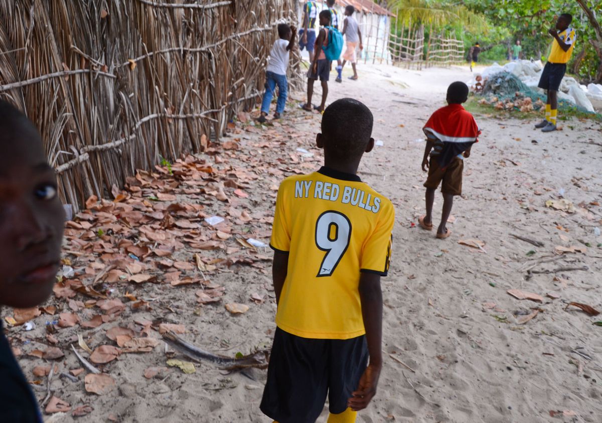 1ile_a_vache_soccer_haiti_23
