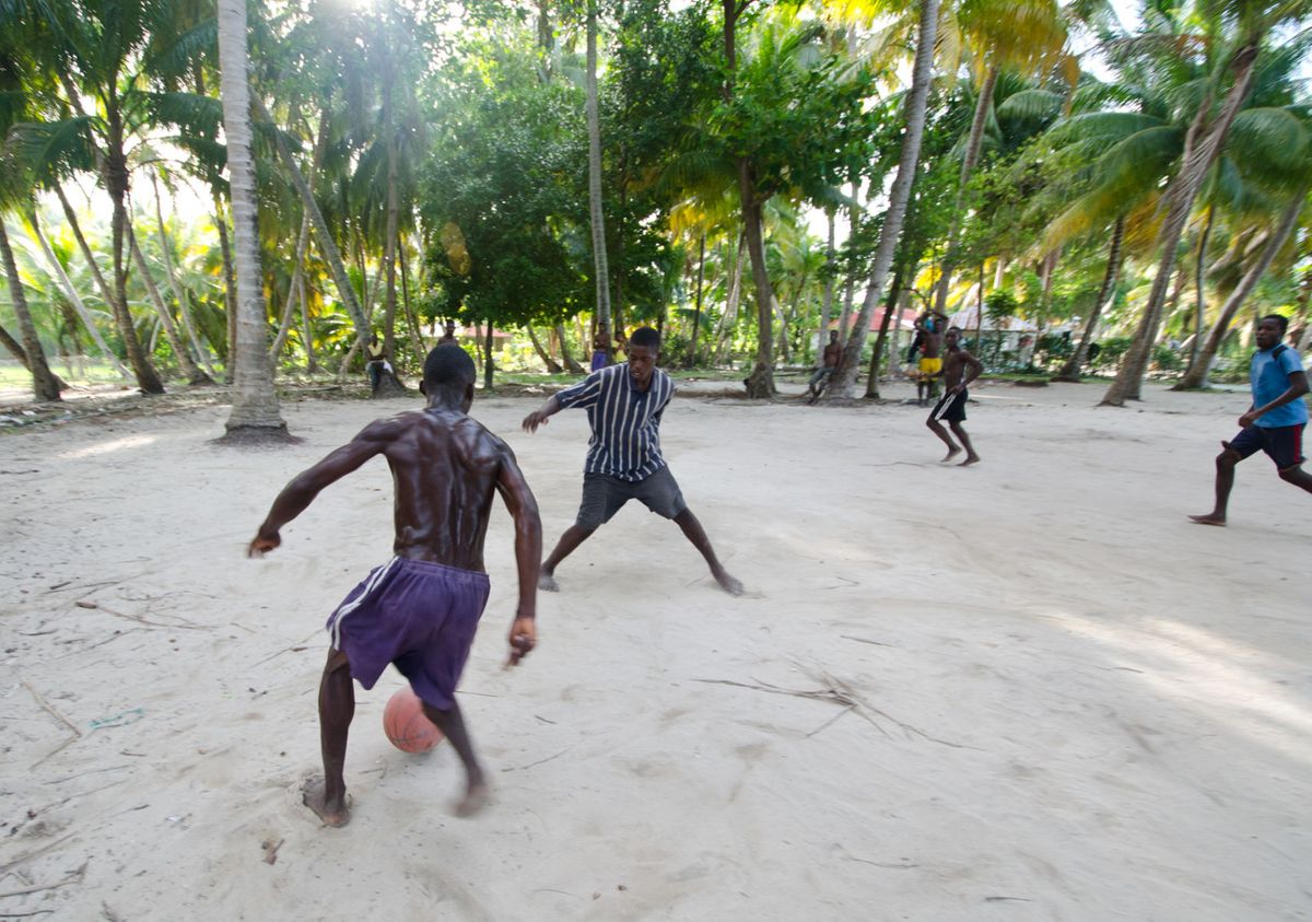 1ile_a_vache_soccer_haiti_11