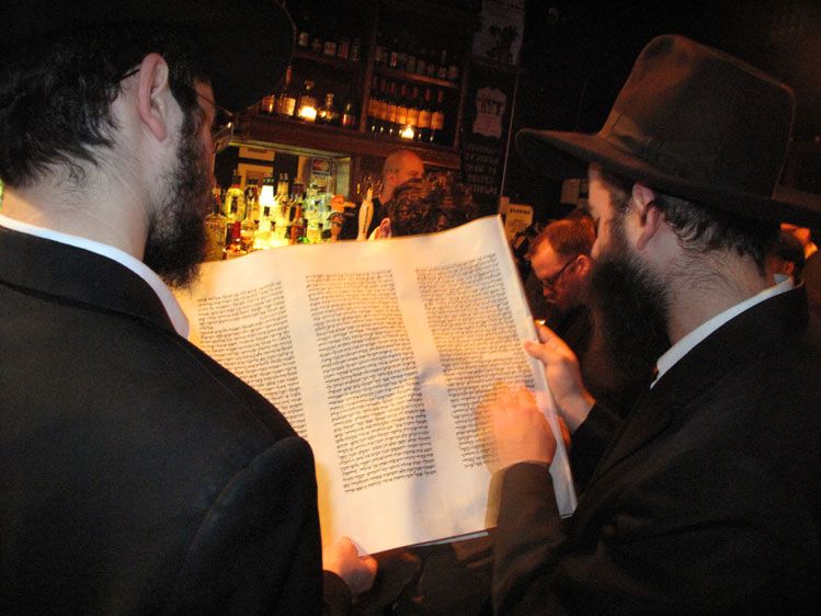 Purim with Chabad and Rabbi Menachem Heller at Kings County Bar