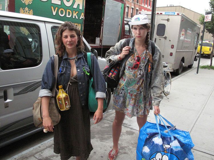 Alexandra (right) and Jane before hitch-hiking to a music festival in Tennessee.