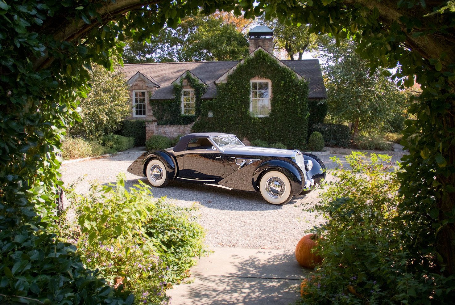1delage_roadster_courtyard.jpg