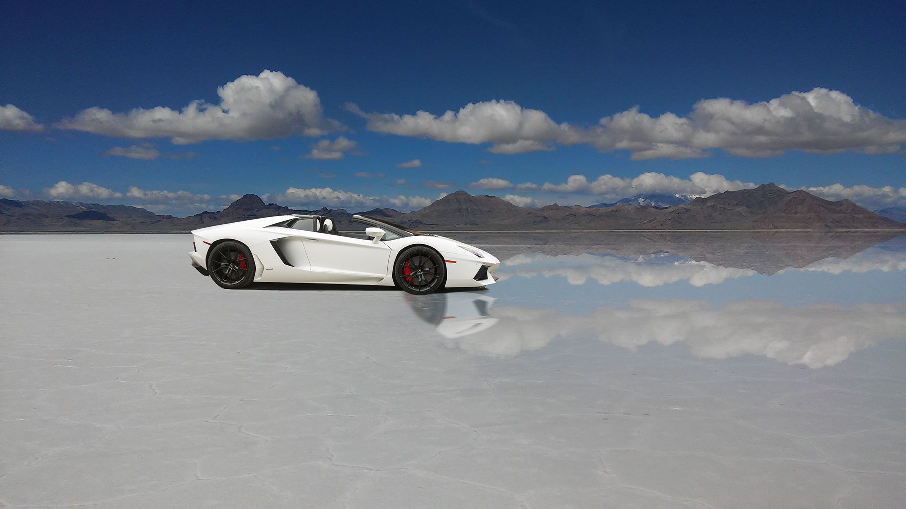 1aventador_in_the_deasert.jpg