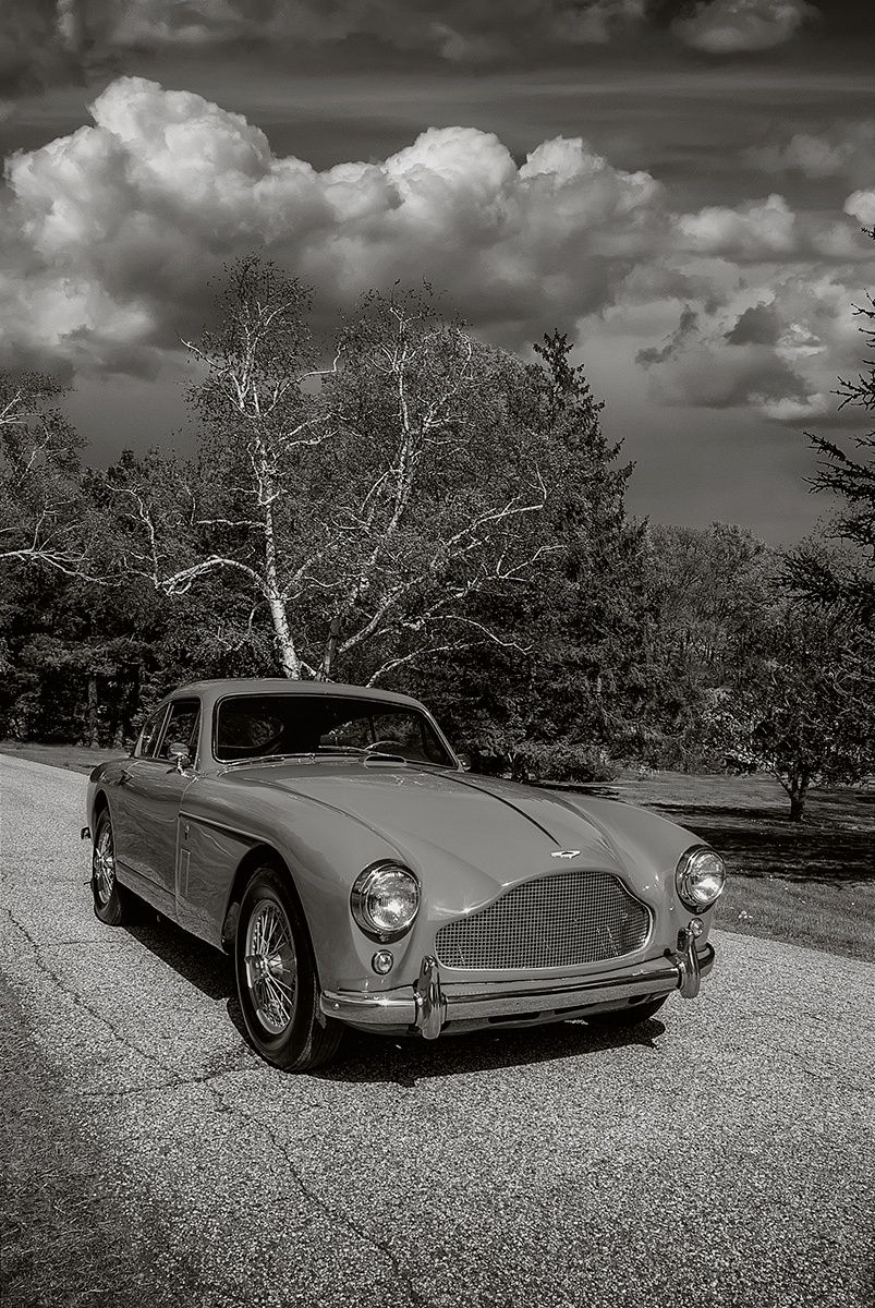 1red_aston_martin109b_w.jpg