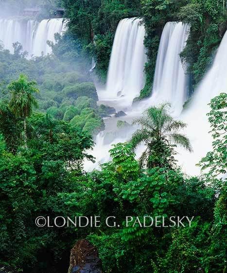 Iguazu Falls, Iguazu National Park, a  World Heritage site, Argentina, South America                       ©LondieGPadelsky A-132_LondieGPadelsky