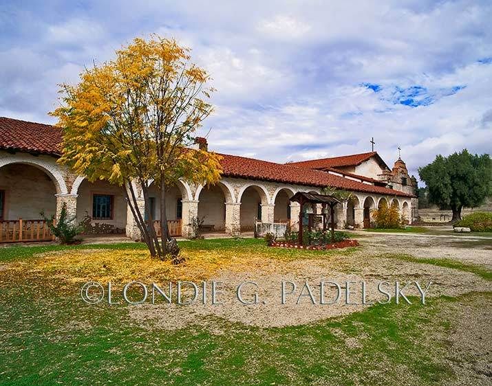Arched colonade, Historic California Missions ©Londie G. Padelsky CCM-265_LondieGPadelsky