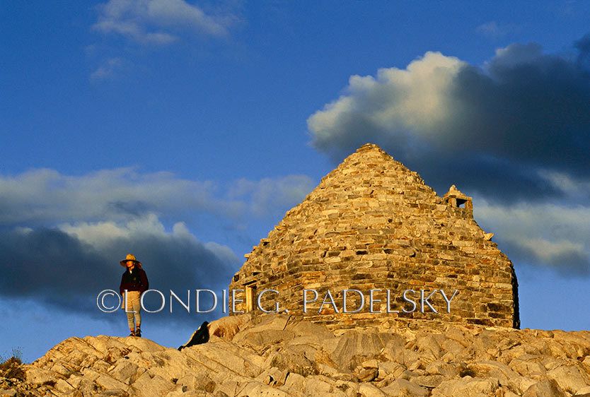 Women taking in the sunset view from Muir Hut -approx. 11, 955 feet elevatio, pn the John Muir Trail ©Londie Garcia Padelsky JMT-2157_LondieGPadelsky