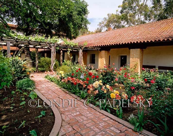 Courtyard, Historic California Mission ©Londie G. Padelsky CCM-370_LondieGPadelsky