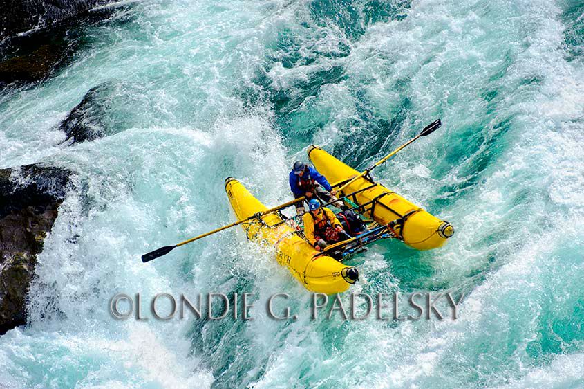 River Guide negotating Throne Room Rapid, Futalefu River, Los Lagos Region, Patagonia, Chile, South America ©Londie G. Padelsky 11SAC_LGP4871_LondieGPadelsky