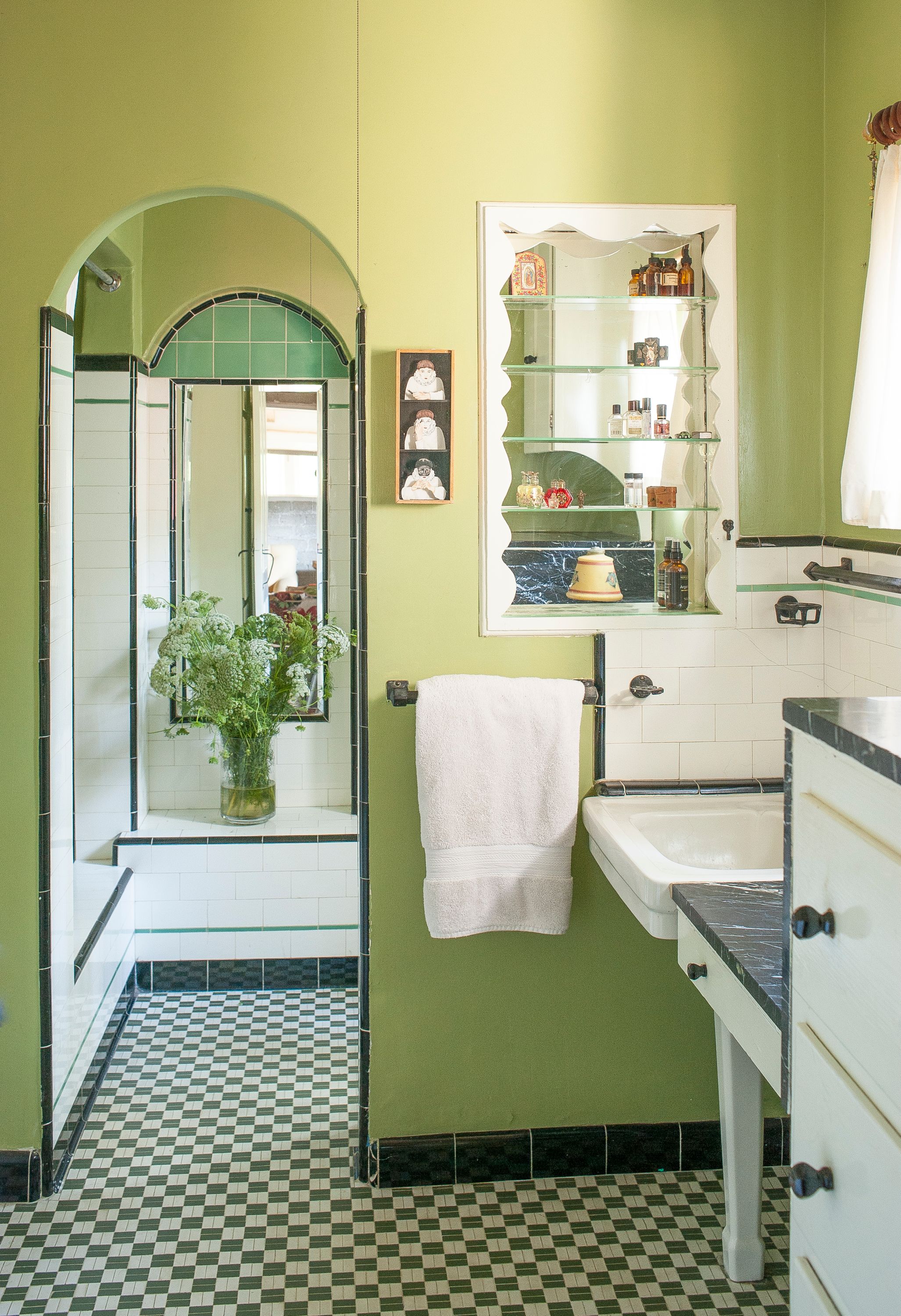 Broussard, green bathroom .JPG