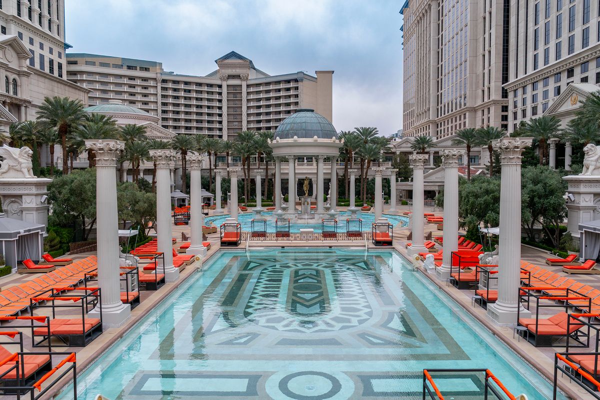 VP_CEASARS_POOL_04.jpg