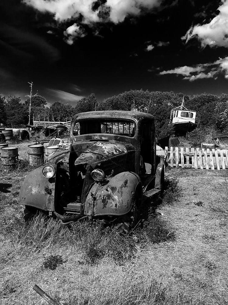 Rusted Car Sweden.jpg