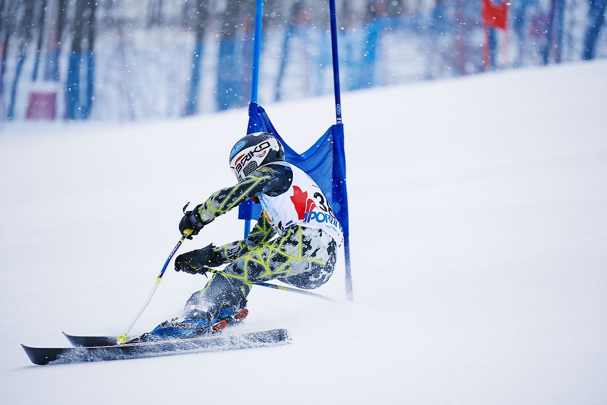 Carving-mid-course-GS-race.jpg