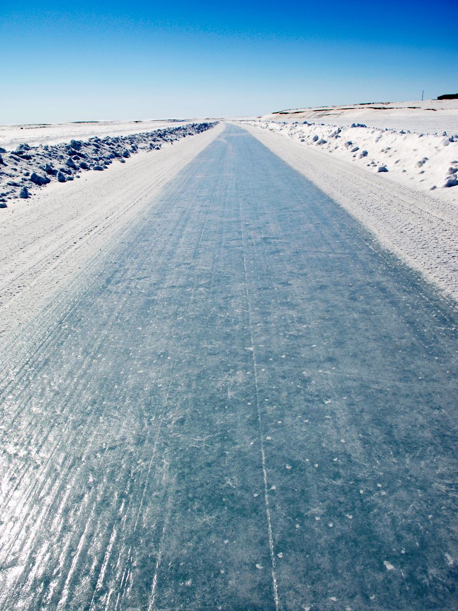 Ice road, Victoria Island, Nunavut Ice road, Victoria Island, Nunavut