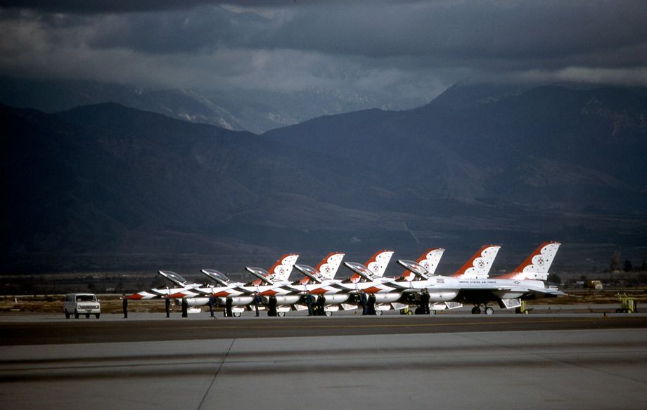 USAF Thundebirds, F-16 Fighting Falcons on display, Norton AFB, CA