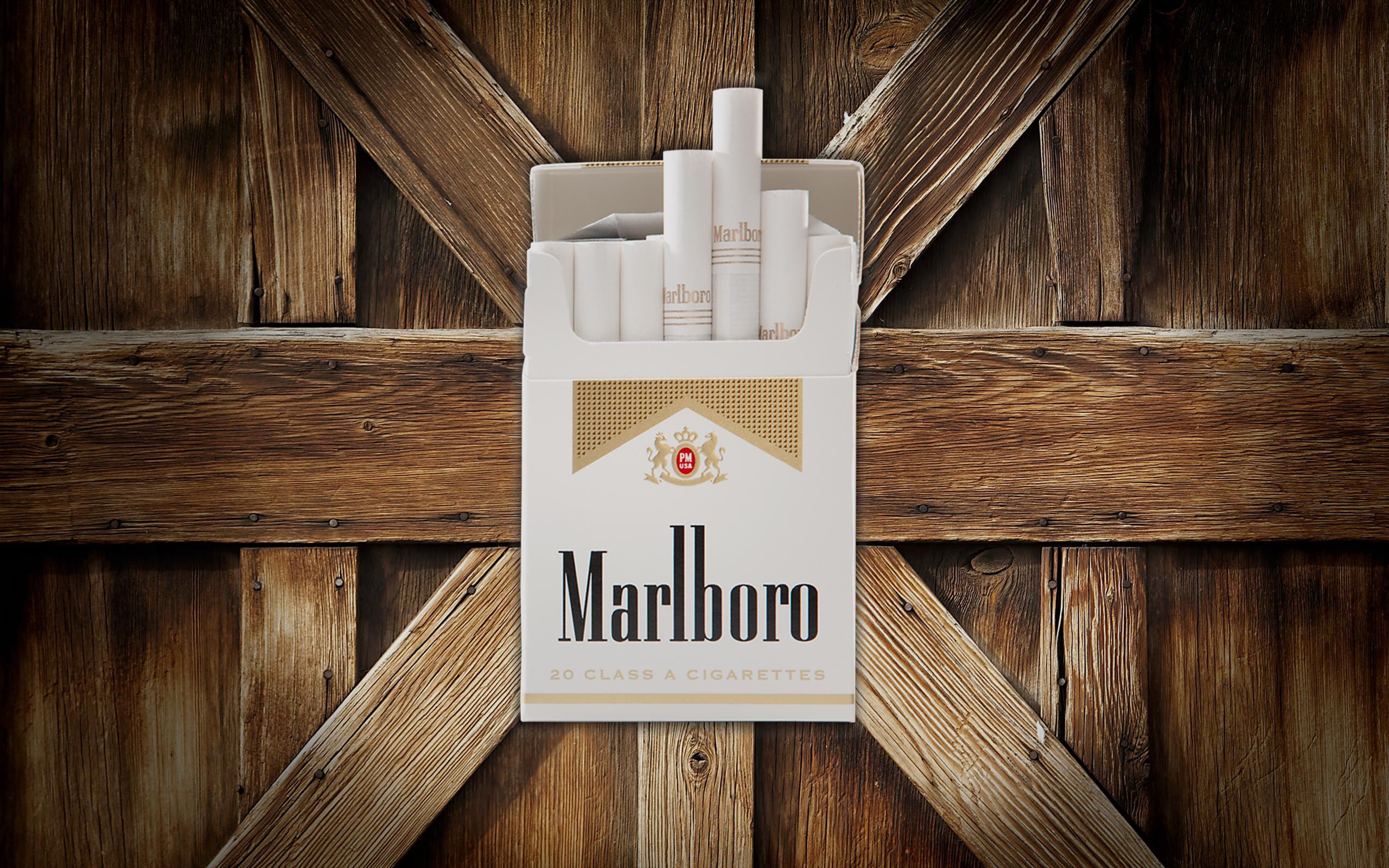 marlboro_lights_on_wood.jpg