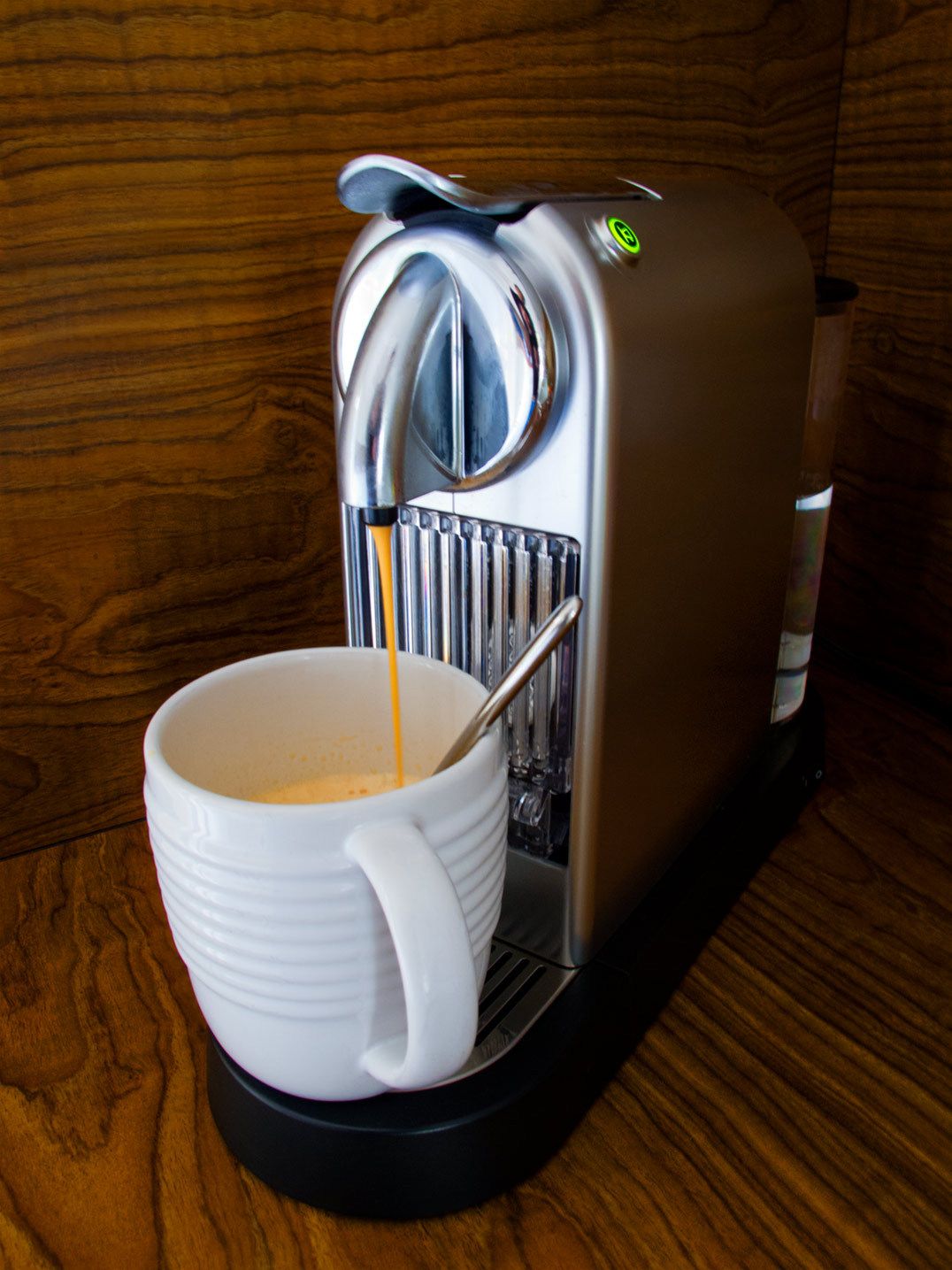 1nespresso_machine2lb.jpg