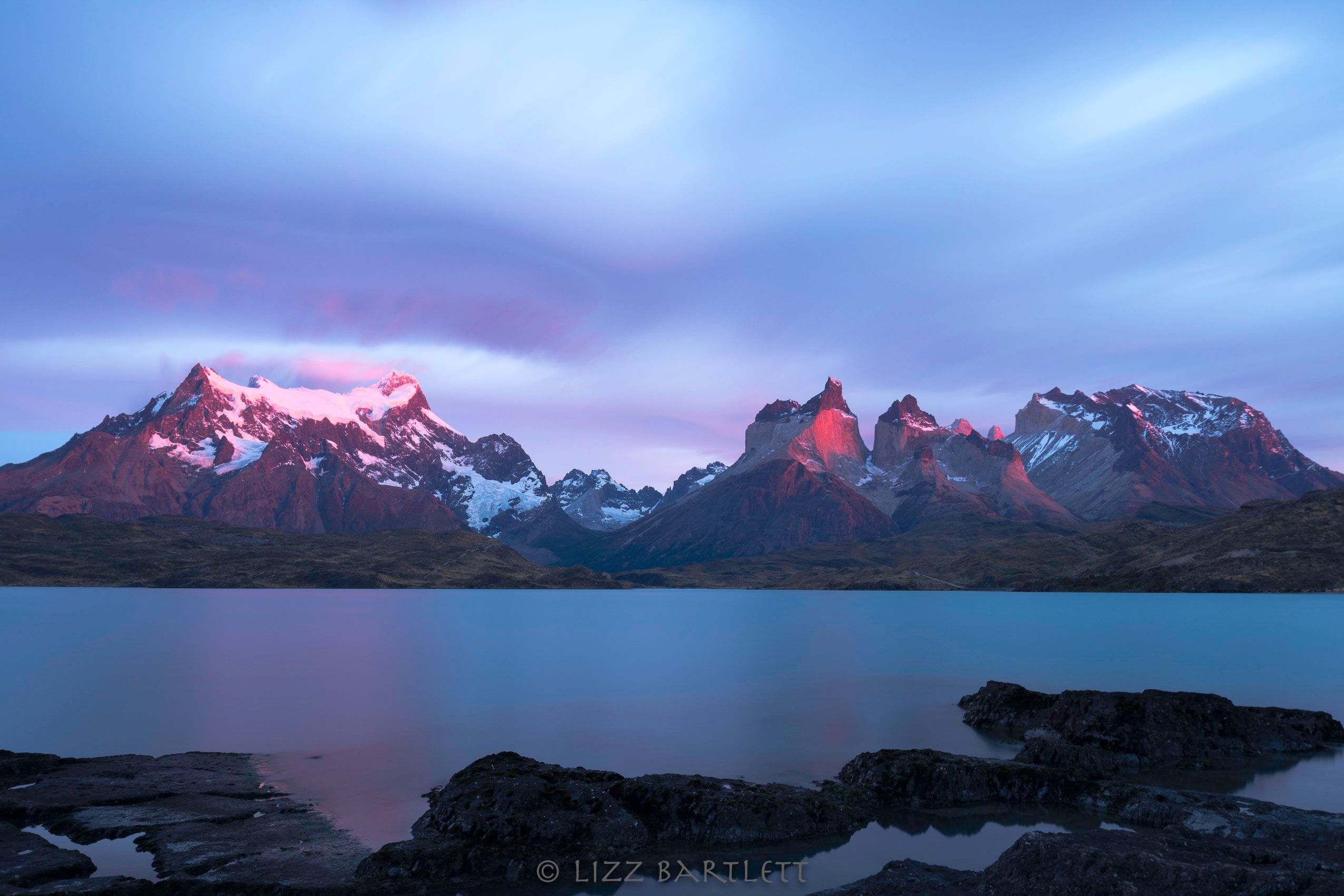 Los Cuernos Sunrise Over Pehoe.jpg