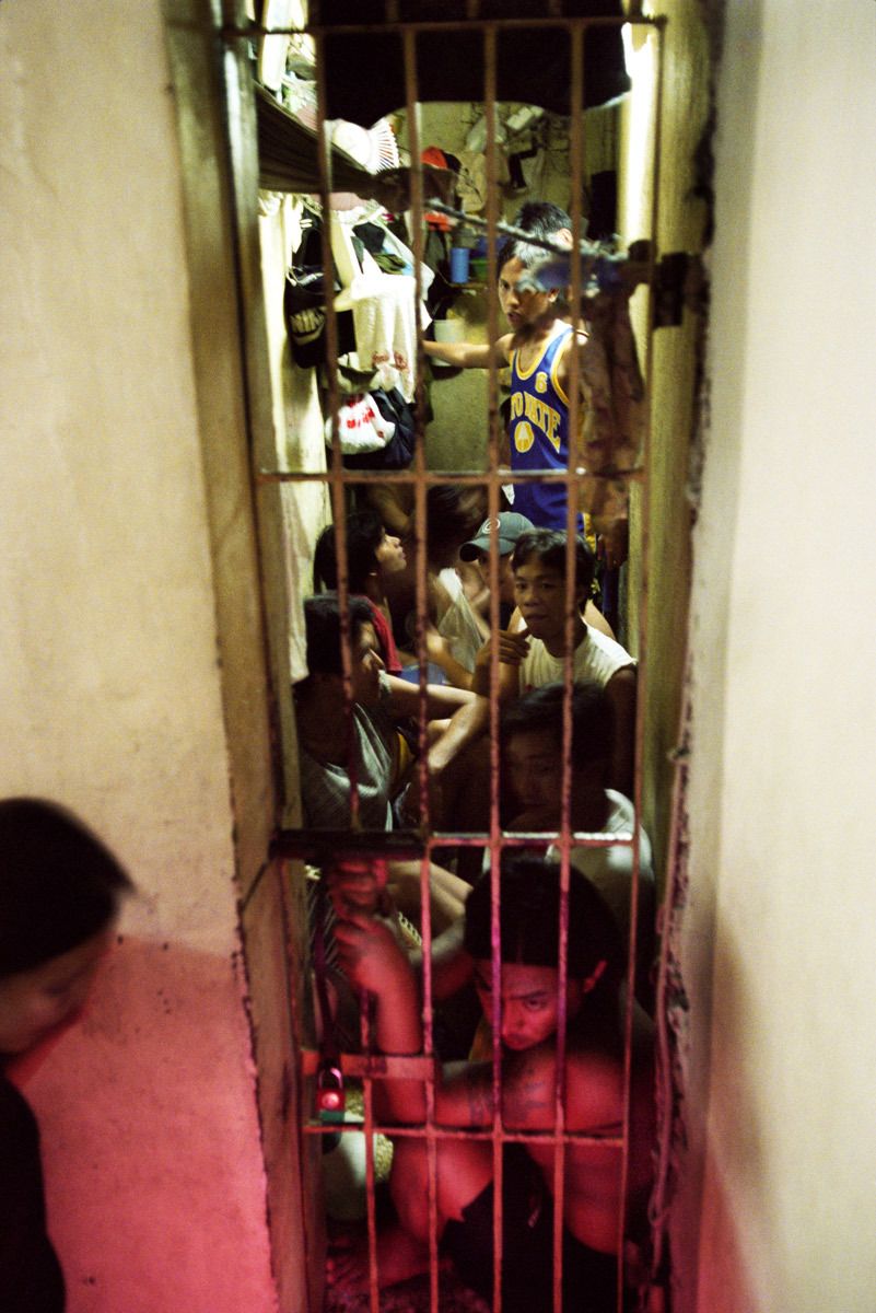 The 1 metre x 5 metre cell, where we found 13 people, including two children among 11 adult prisoners.  There is little ventilation and only a bucket for a toilet. With so little floor space, that the inmates have to take turns to sit and stand© Hazel Thompson Kids Behind Bars