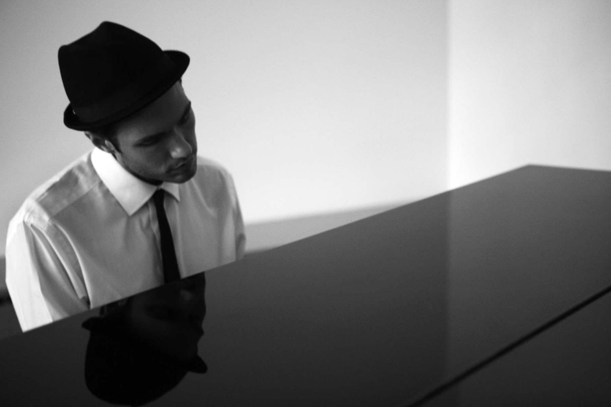 © Hazel Thompson
Singer/Song Writer Jonas Myrin 102_jonasmyrin