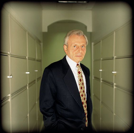 Frank CarlucciThe Carlyle Group