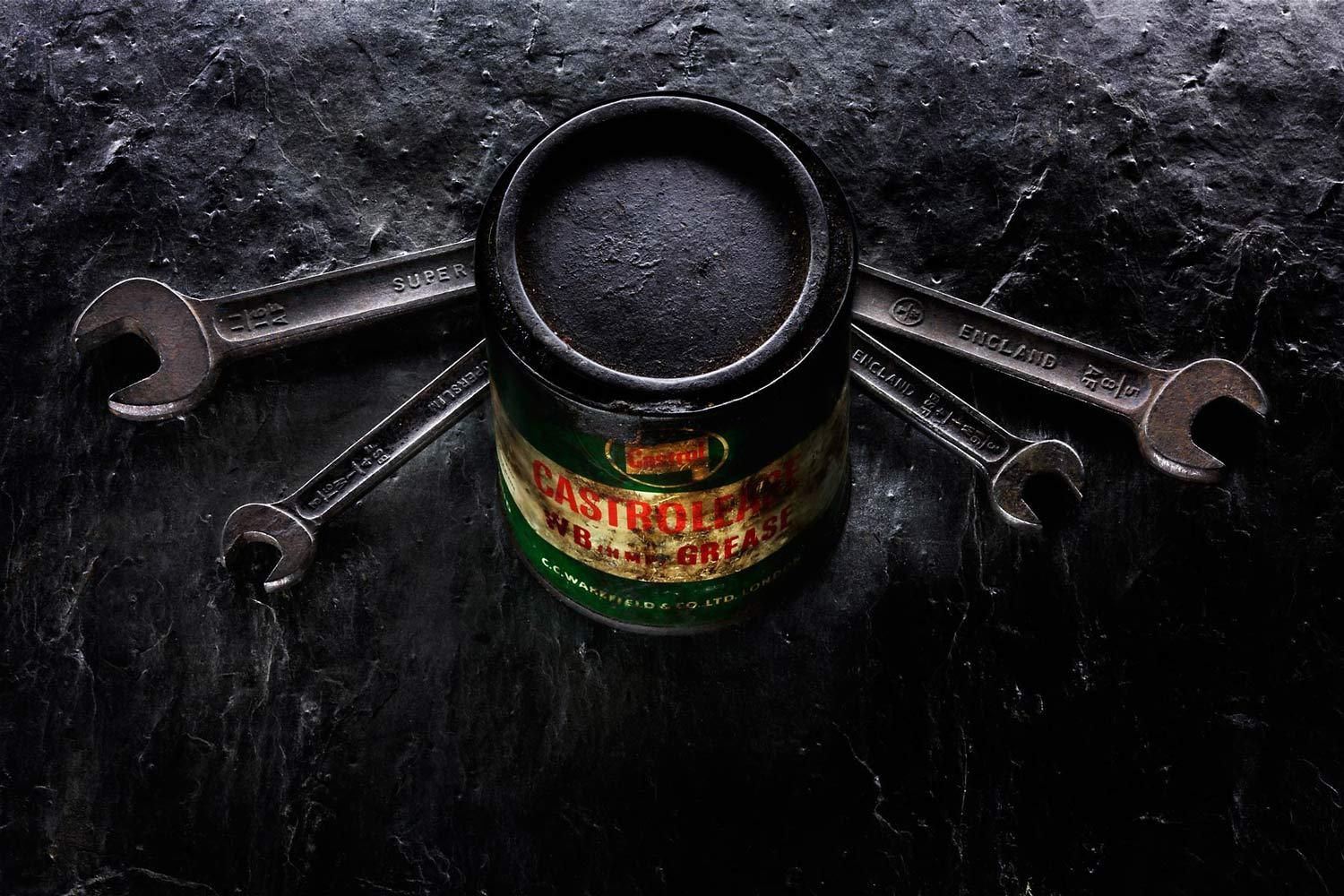 1grease_tin_with_spanners.jpg
