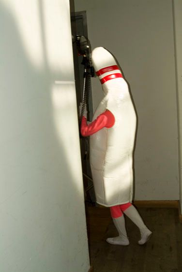 1peelander_bowling_in_corridordscf4732