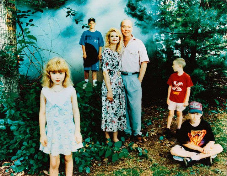 1r145_family_haunted_house