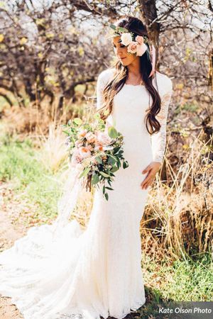 Hoopes Events | Charming Barn Wedding | Quiet Meadow Farms | Mapleton Utah | Bride Holding a Bouquet in an Orchard Charming_Barn_Wedding_Quiet_Meadow_Farms_Mapleton_Utah_Bride_Holding_Bouquet_in_Orchard.jpg
