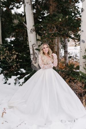 Hoopes Events | Rocky Mountain Bride | Winter Elopement | Deer Valley | Empire Lodge | Park City Utah | Beautiful Bride Rocky_Mountain_Bride_Winter_Elopement_Deer_Valley_Empire_Lodge_Deer_Valley_Resort_Park_City_Utah_Beautiful_Bride.jpg