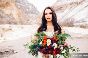 Romantic_Winter_Shoot_Bride_Holding_Stunning_Flowers.jpg