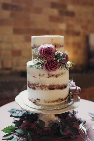 Naked Wedding Cake Details