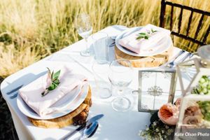 Hoopes Events | Charming Barn Wedding | Quiet Meadow Farms | Mapleton Utah | Stylish Table decked with Flowers Charming_Barn_Wedding_Quiet_Meadow_Farms_Mapleton_Utah_Flower-Decked_Stylish_Table.jpg