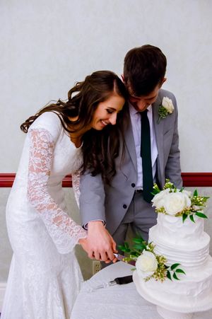 Hoopes Events | Shauna and Blake | Northampton House | American Fork Utah | Cutting the Cake Shauna_Blake_Northampton_House_American_Fork_Utah_Cutting_Cake.jpg