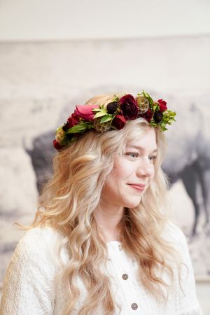 Elegant Floral Headpiece Decor