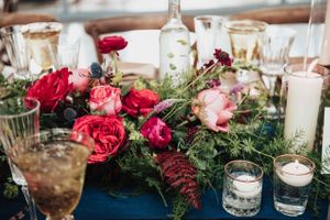 Red Rose Floral Centerpiece Details