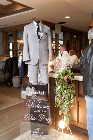 White Party | Snowpine Lodge Welcome Sign