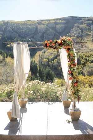 Hoopes Events | Felicia and Jared | Park City Mountain Resort | Park City Utah | Flower-Decked Wooden Backdrop Felicia_Jared_Park_City_Mountain_Resort_Park_City_Utah_Flower_Decked_Backdrop.jpg