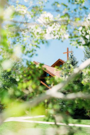 Spring Flower Shrouded Chapel Ceremony