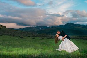Hoopes Events | Katelyn and David | Park City Utah | Bride and Groom Romantic Kiss at Sunset Katelyn_David_Park_City_Utah_Romantic_Kiss_Sunset.jpg