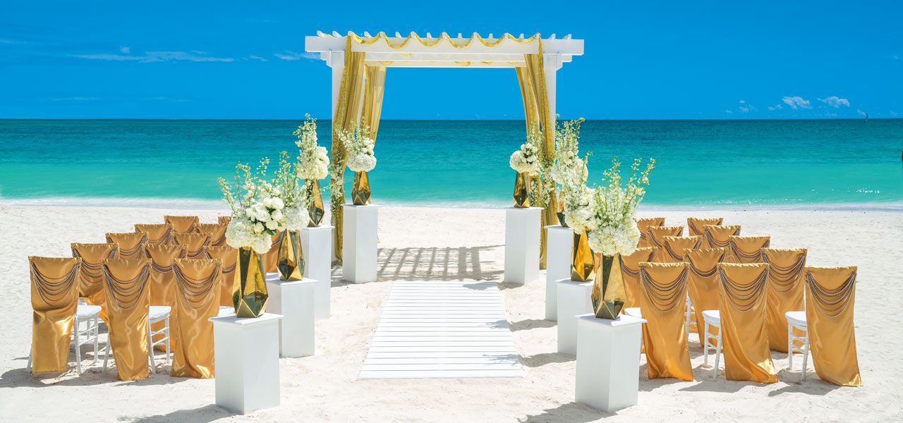 Hoopes_Travel_Sandals_Destination_Wedding_Band_of_Gold.jpg