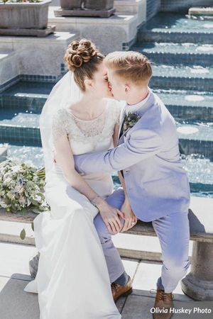 Hoopes Events | Lexie and Neil | Utah State Capitol | Salt Lake City Utah | Bride and Groom Kissing on Bench Outside Bountiful Temple Lexie_Neil_Utah_State_Capitol_Salt_Lake_City_Utah_Bride_Groom_Kissing_on_Bench_Bountiful_Temple.jpg