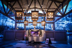 Porte Cochere with Photo Booth Snowpine Lodge