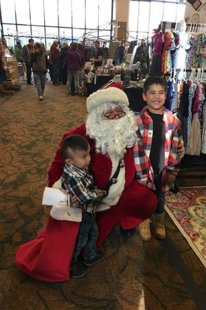 Hoopes Events | Zermatt Swiss Christmas | 2017 | Zermatt Utah Resort | Midway Utah | Santa and His Fans Zermatt_Swiss_Christmas_2017_Zermatt_Utah_Resort_Midway_Utah_Santa_Fans.jpg