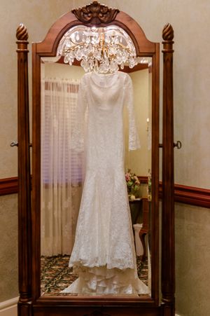 Hoopes Events | Shauna and Blake | Northampton House | American Fork Utah | Wedding Dress Reflected in Mirror Shauna_Blake_Northampton_House_American_Fork_Utah_Dress_Mirror.jpg
